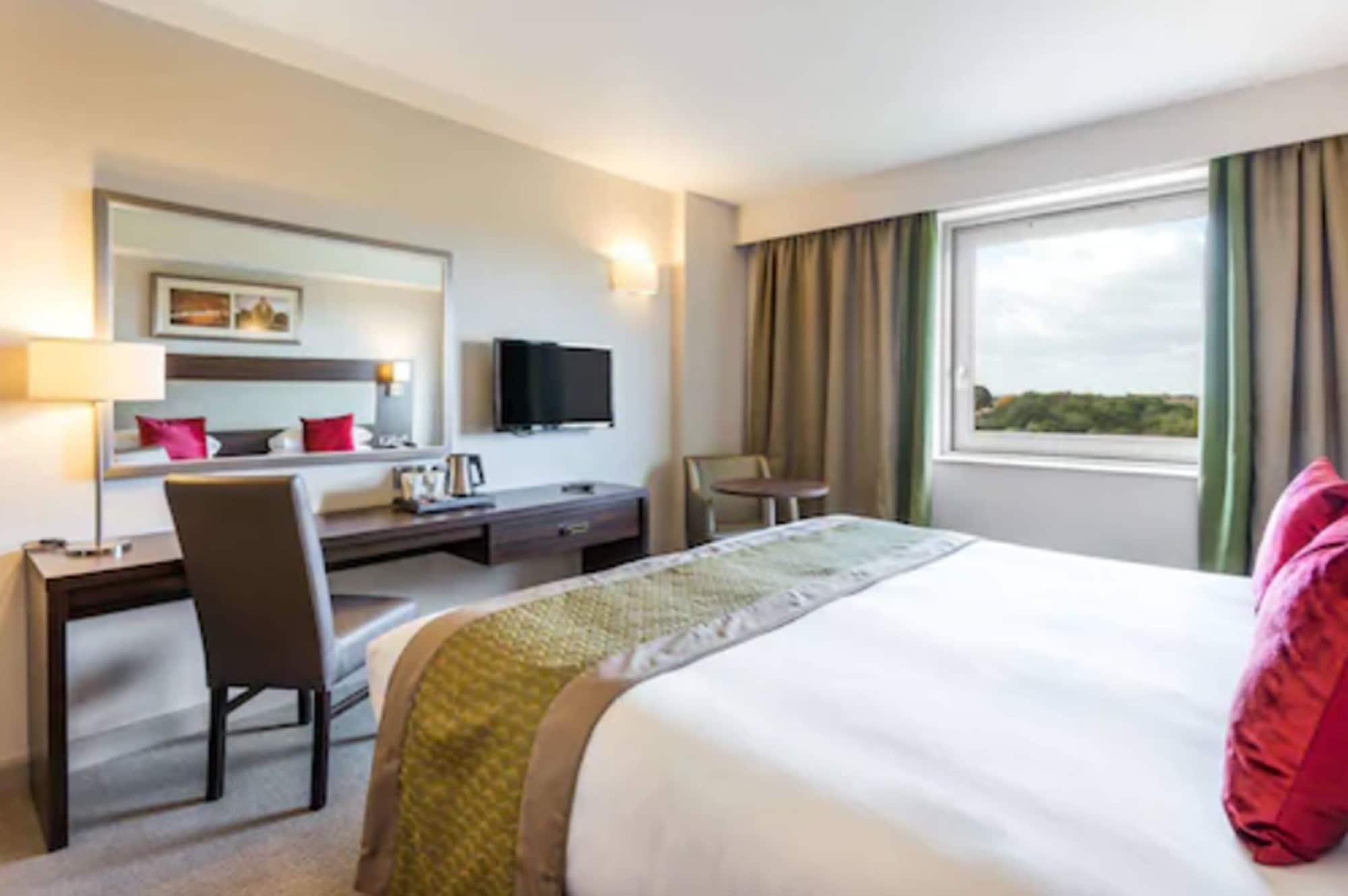 Heston Hyde Hotel Hounslow Eksteriør billede