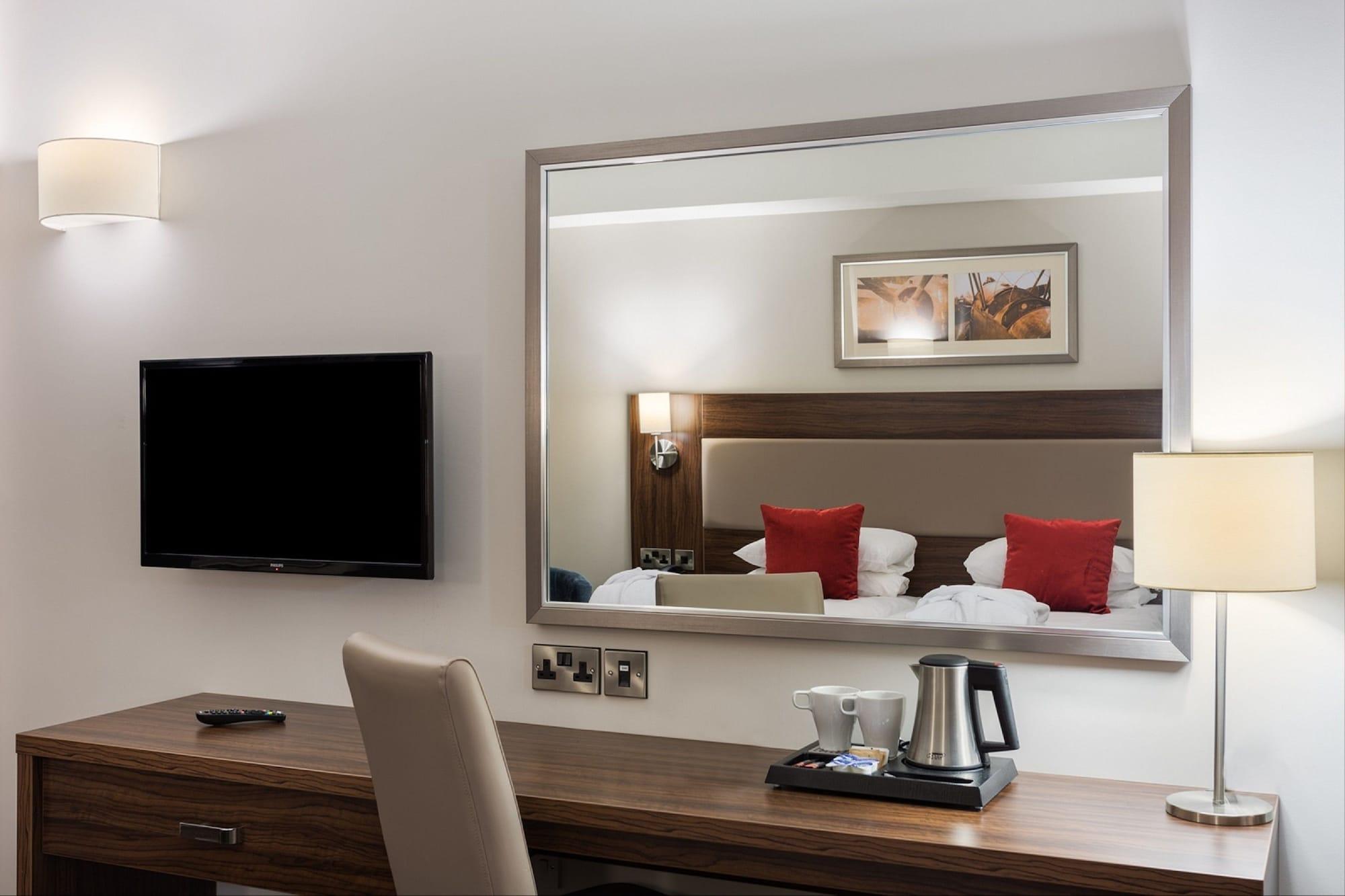 Heston Hyde Hotel Hounslow Eksteriør billede