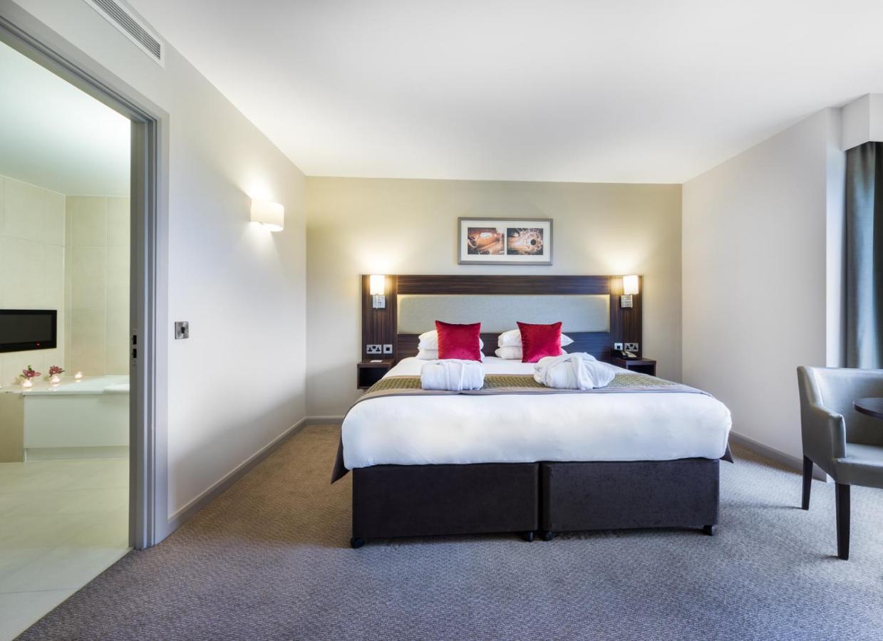 Heston Hyde Hotel Hounslow Eksteriør billede