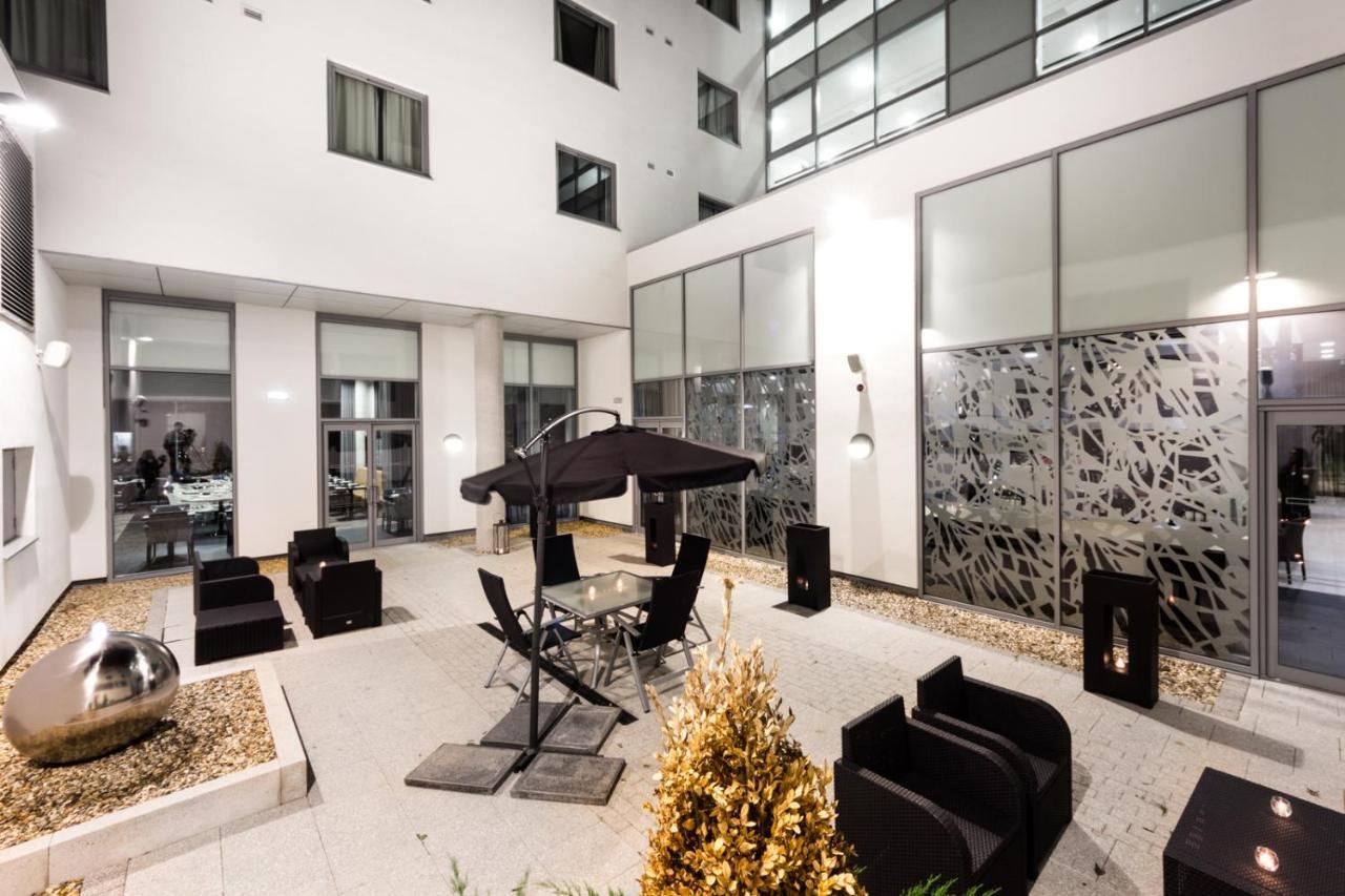 Heston Hyde Hotel Hounslow Eksteriør billede