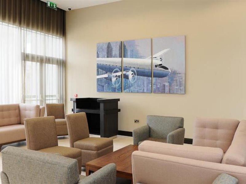 Heston Hyde Hotel Hounslow Eksteriør billede
