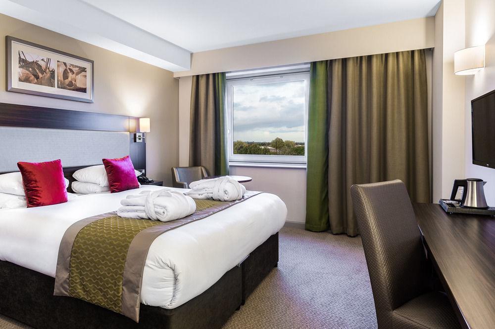 Heston Hyde Hotel Hounslow Eksteriør billede