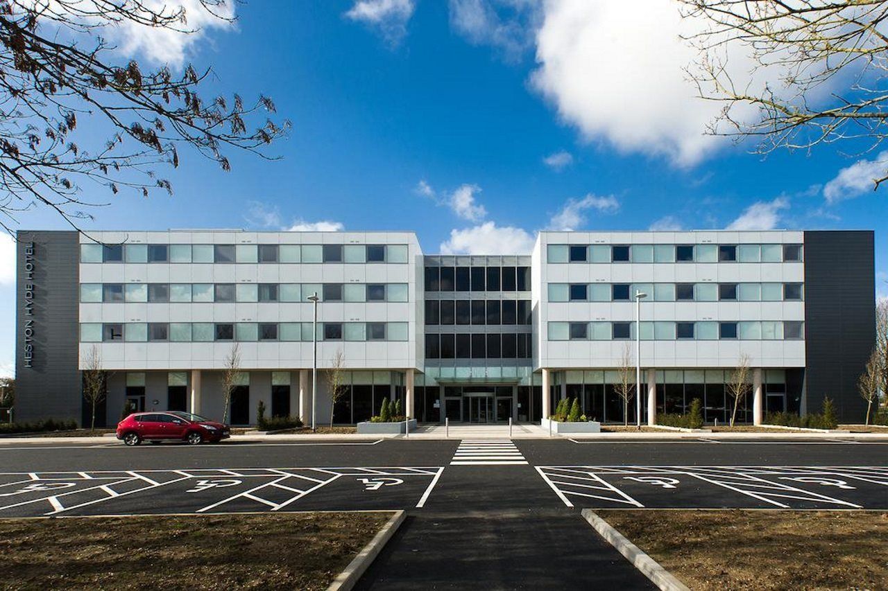 Heston Hyde Hotel Hounslow Eksteriør billede