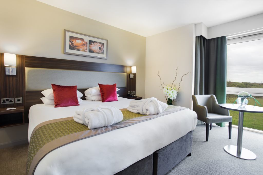 Heston Hyde Hotel Hounslow Eksteriør billede